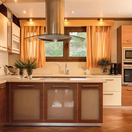 Ark Luxury & Private Mouzákion