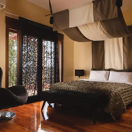 Ark Luxury & Private Mouzákion