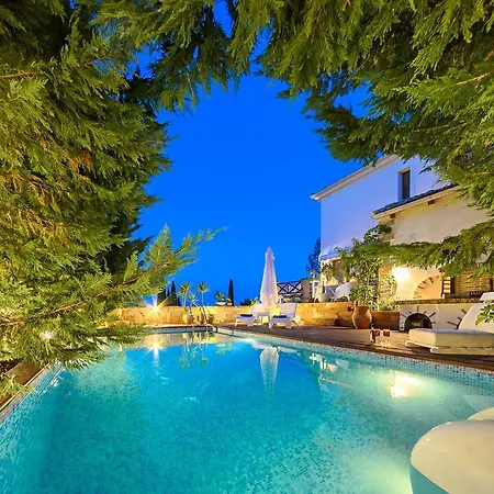 Ark Luxury & Private