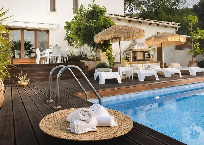 Ark Luxury & Private Mouzákion