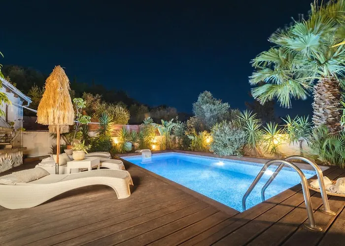 Ark Luxury & Private *