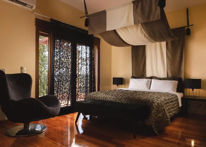 Ark Luxury & Private Mouzákion