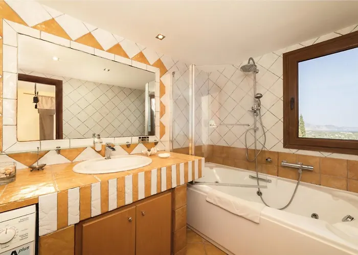 Ark Luxury & Private *