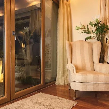 Ark Luxury & Private *